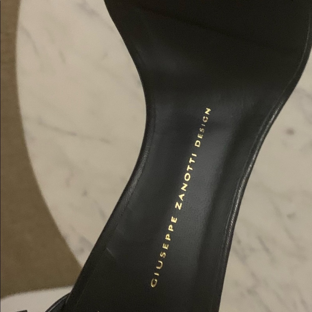 Guispee ZANotti. Open toe sandel with zipper in back